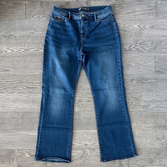 Levi's Denim - 🌼LEVI’S🌼 512 Perfectly Slimming Bootcut Jeans, Size 14